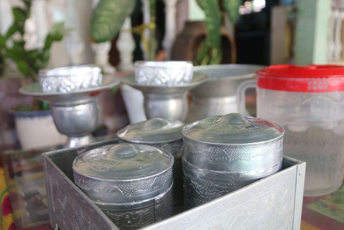  Những sản phẩm bạc phục vụ nhu cầu văn hóa của đồng bào Chăm. Ảnh: TIẾN THẮNG 