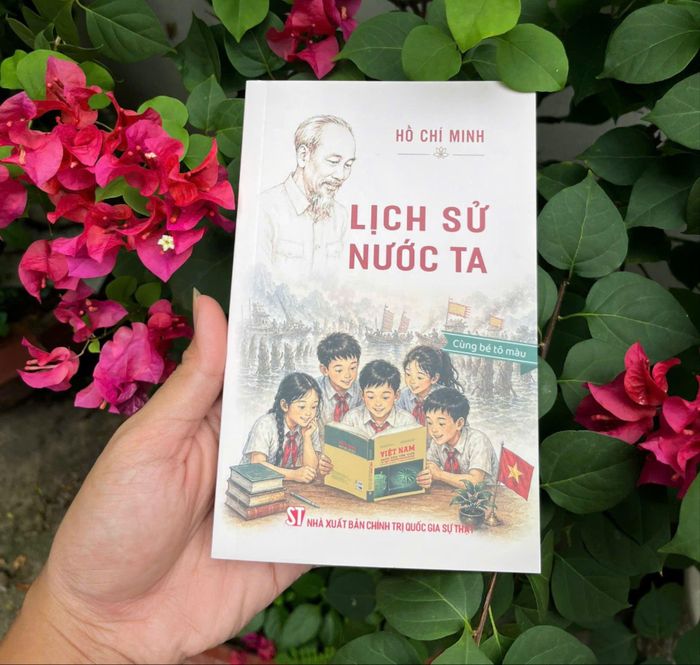  Ấn phẩm "Lịch sử nước ta" của Chủ tịch Hồ Chí Minh được làm mới với những hình vẽ sinh động. Ảnh: BTC 