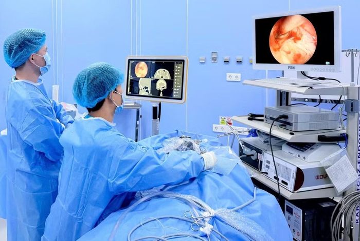 Ê-kíp phẫu thuật cho bệnh nhân - Ảnh BVCC
