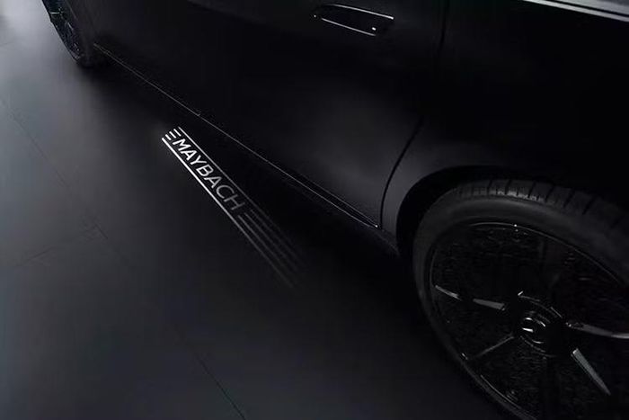 Xe sở hữu động cơ hybrid sạc điện (PHEV), bao gồm máy xăng 6 xi-lanh thẳng hàng, tăng áp, dung tích 3.0L, kết hợp với mô-tơ điện và pin điện áp cao dung lượng 21,96 kWh. Động cơ xăng cho công suất tối đa 449 mã lực tại dải tua máy 5.500-6.100 vòng/phút và mô-men xoắn cực đại 560 Nm tại dải tua máy 2.200-5.000 vòng/phút.