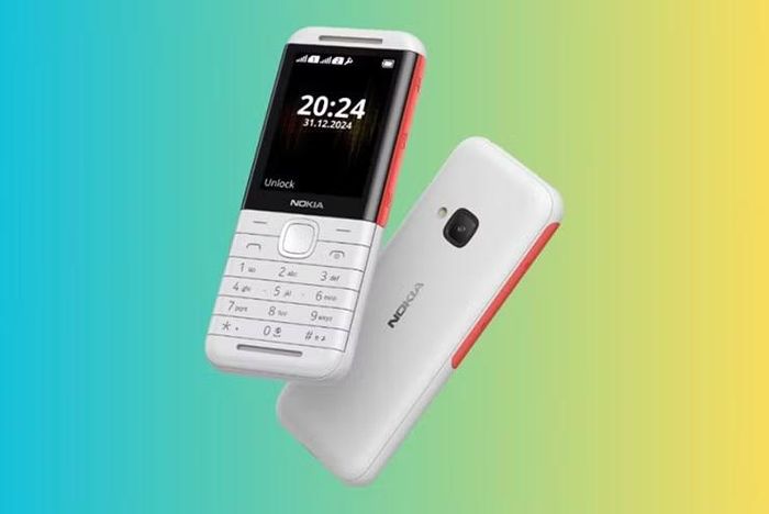 Trong khi đó, Nokia 5310 phiên bản mới tiếp tục chinh phục người yêu âm nhạc với loa kép mặt trước, phím điều khiển nhạc vật lý, hỗ trợ MP3, đài FM và thời lượng pin kéo dài nhiều tuần ở chế độ chờ.