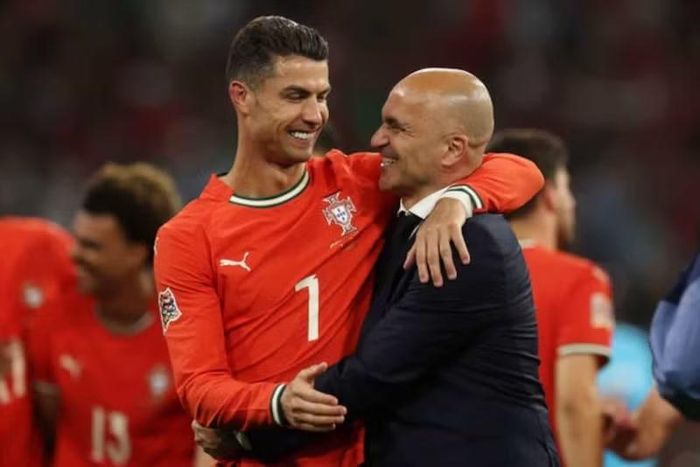 Dù vẫn mang băng đội trưởng tuyển Bồ Đào Nha ở tuổi 41, Ronaldo không còn được xem là “ngoại lệ” trong mắt HLV Roberto Martinez.