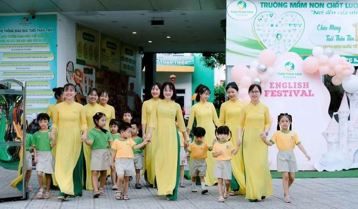 Tại Trường Mầm non Tuổi Thần Tiên, trẻ luôn coi các cô như mẹ hiền.