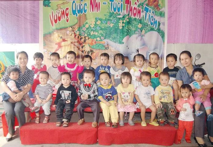 Có thời điểm, trên một trục đường chưa đầy 1km đã xuất hiện tới bốn điểm trường của “Tuổi Thần Tiên”.