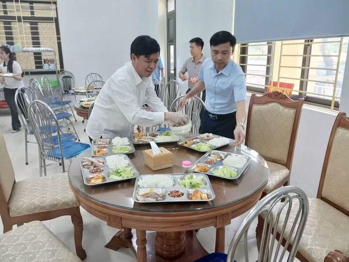 Sự quan tâm của chính quyền địa phương và các ban ngành giúp sĩ tử thêm yên tâm dự thi.