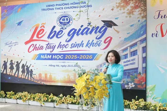 Cô Phạm Thị Kim Huệ có nhiều năm giảng dạy môn Toán tại Hà Nội.