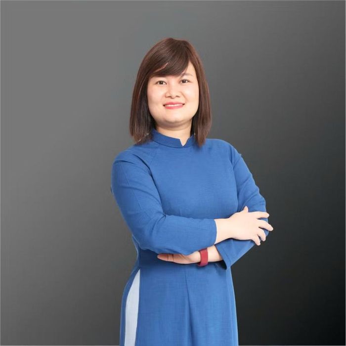 Cô Trần Thị Minh Hoàn.