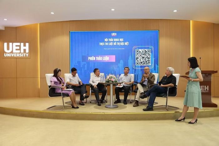 Hội thảo khoa học "Thực thi Luật Đô thị đặc biệt" tại Đại học Kinh tế TPHCM diễn ra mới đây. Ảnh: UEH.