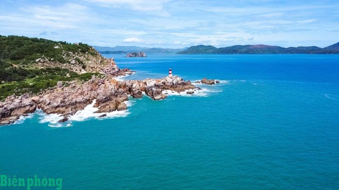 Một ngọn hải đăng trên vùng biển tỉnh Đắk Lắk. Ảnh: Hồng Nhung