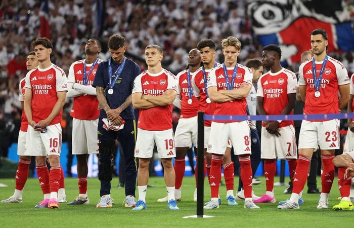 Arsenal trải qua hành trình bất bại ở Champions League và chỉ chịu thua PSG trên chấm luân lưu may rủi. Thầy trò HLV Arteta không thể kết thúc mùa giải với cú đúp danh hiệu Premier League và Champions League.