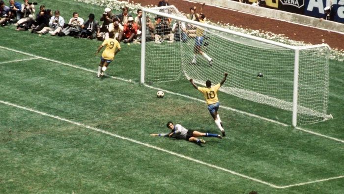 Brazil hạ gục Italia 4-1 tại chung kết