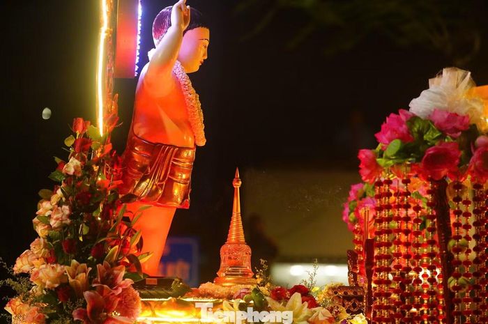 Lễ cung rước cũng là cơ hội để Phật tử và người dân đảnh lễ xá lợi Phật với lòng thành kính, đồng thời gửi gắm những lời cầu nguyện cho quốc thái dân an, xã hội hòa bình, nhân dân an lạc.