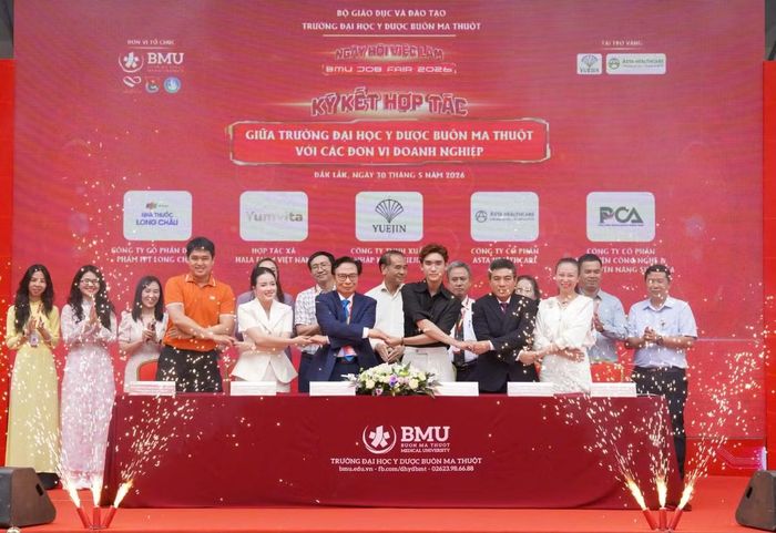 Trường Đại học Y Dược Buôn Ma Thuột ký kết hợp tác chiến lược giai đoạn 2026-2031 với các doanh nghiệp.