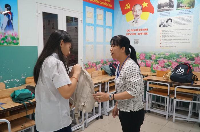 Điểm thi Trường THCS Võ Trường Toản bố trí 1 phòng riêng làm nơi chứa đồ cho thí sinh. Thí sinh được lưu ý thêm về trang phục, giờ có mặt ở trường đến các vấn đề phát sinh trong phòng thi.