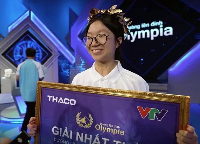 Lương Minh Anh giành vòng nguyệt quế trận đấu.