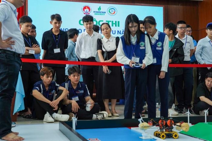 Các đội thi đấu đầy kịch tính ngay từ vòng loại.
