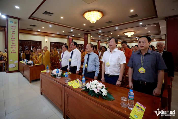 Bộ trưởng Bộ Dân tộc và Tôn giáo Nguyễn Đình Khang tham gia Đại lễ Phật đản.