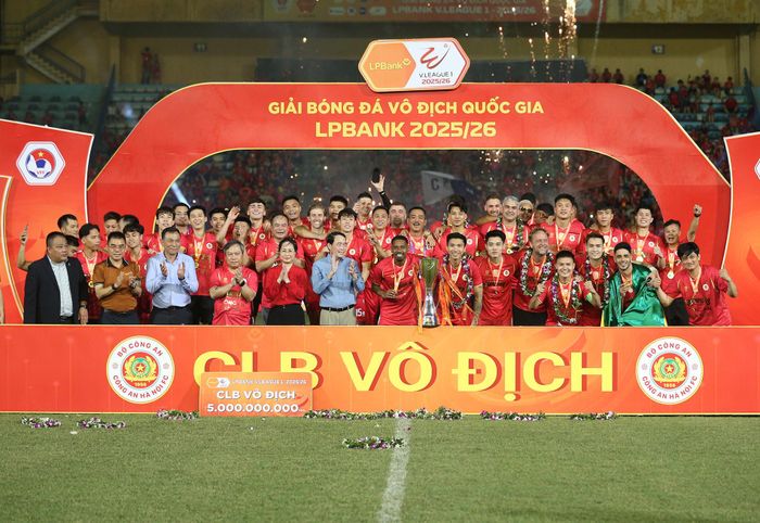 Đăng quang V-League, CAHN đại diện cho Việt Nam tham dự đấu trường châu lục mùa tới.