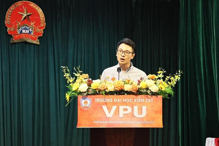 Phó Bí thư Đoàn Thanh niên Trường Đại học Kiểm sát phát biểu tại chương trình.