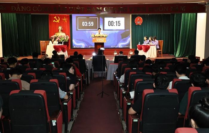 Quang cảnh đêm Chung kết cuộc thi "VPU Debate Tournament 2026" .