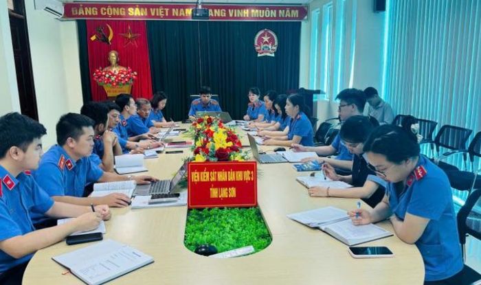  Họp rút kinh nghiệm sau phiên tòa.