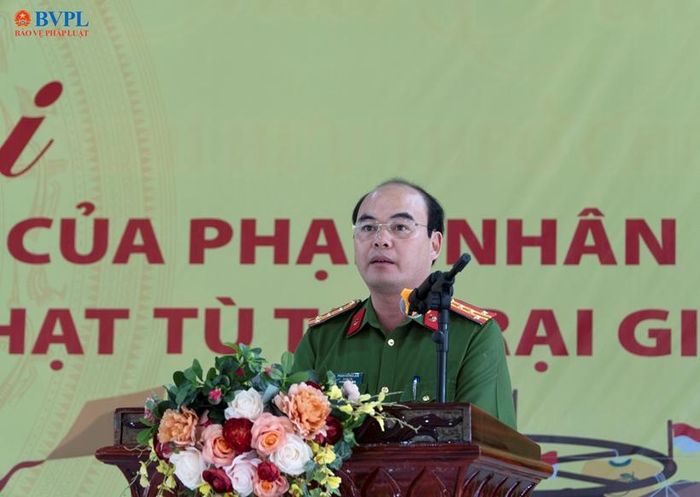  Đại tá Phan Hồng Lam - Giám thị Trai giam Thủ Đức phát biểu tại chương trình.