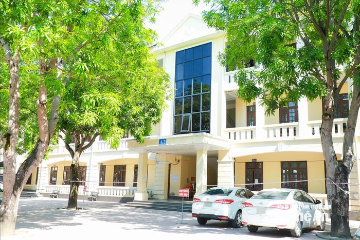 Công tác an ninh tại khu vực chấm thi được đảm bảo theo quy định. Ảnh: Thành Duy