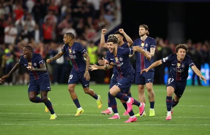  Các cầu thủ PSG vỡ òa sau chiến thắng. Ảnh: Reuters 