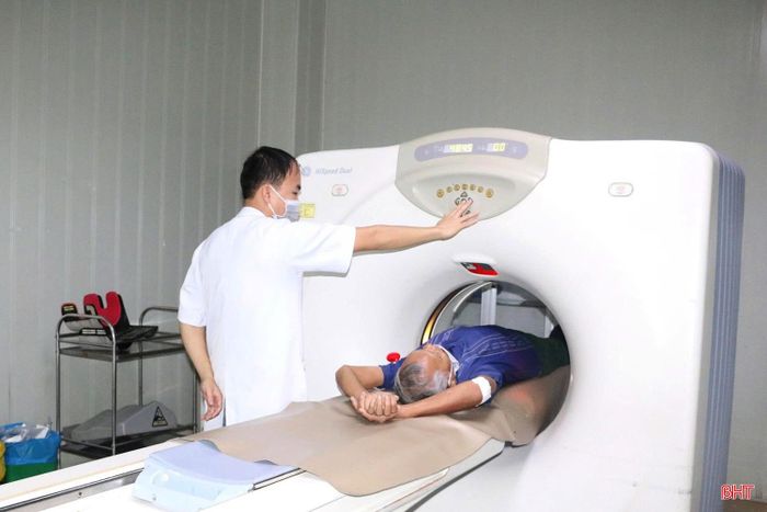 Chụp CT phổi cho một bệnh nhân hút thuốc lá lâu năm.
