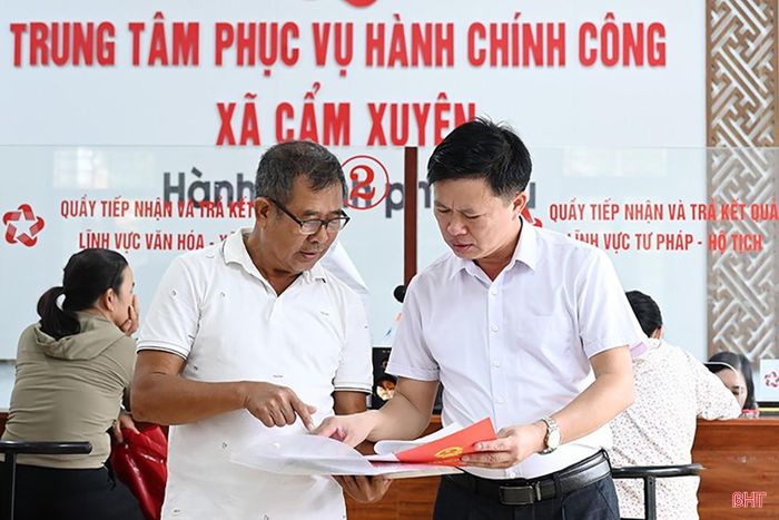 Việc đẩy mạnh giải quyết thủ tục hành chính trực tuyến giúp Hà Tĩnh tiết kiệm chi phí in ấn, sao lưu, đi lại và lưu trữ hồ sơ cho người dân, doanh nghiệp và cơ quan nhà nước.