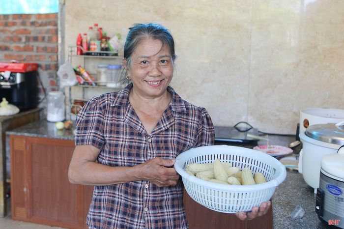 Nhiều năm nay, người dân thôn Liên Tân (xã Đồng Lộc) xem chùa Vĩnh là địa chỉ tình thương, thường xuyên đến hỗ trợ Đại đức Thích Đồng Pháp chăm sóc các em nhỏ.