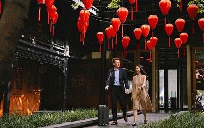 Với số lượng người siêu giàu (HNWIs - những cá nhân có giá trị tài sản ròng cao, thường là triệu phú, tỉ phú) tiếp tục mở rộng, 85% du khách hạng sang Trung Quốc tiết lộ dự định tăng chi tiêu cho du lịch trong thời gian tới. Ảnh: Upper House Chengdu