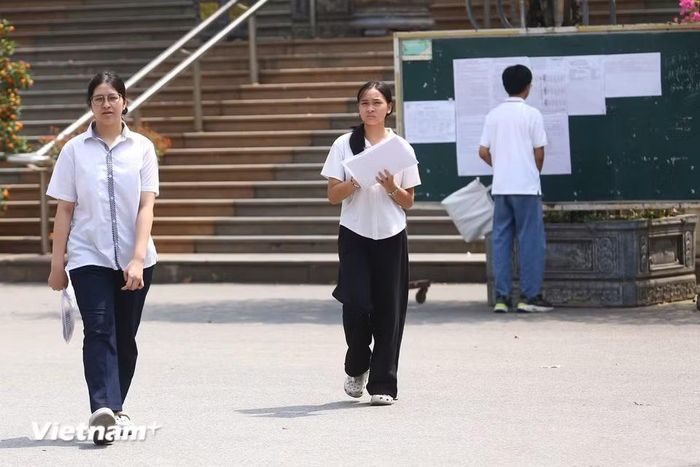 Nhiều thí sinh cũng chia sẻ, sau khi hoàn thành kỳ thi như trút được gánh nặng sau nhiều tháng ôn luyện. (Ảnh: Hoài Nam/Vietnam+)