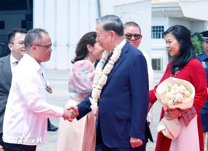 Tổng Bí thư, Chủ tịch nước Tô Lâm và Phu nhân đến Manila, bắt đầu chuyến thăm cấp Nhà nước tới Philippines. (Ảnh: Thống Nhất/TTXVN)