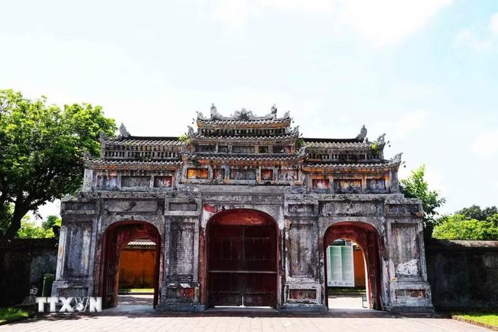 Cổng chính của Cung Diên Thọ - Đại Nội Huế, nhìn từ phía trong cung. (Ảnh: Nguyên Lý/TTXVN)
