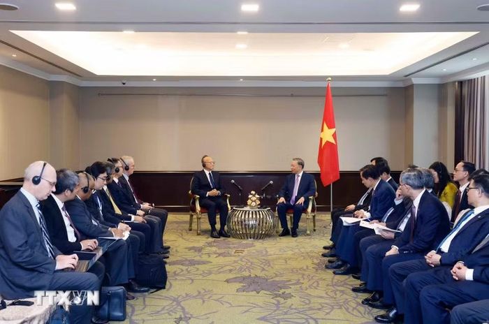 Tổng Bí thư, Chủ tịch nước Tô Lâm tiếp ông Masato Kanda, Chủ tịch Ngân hàng Phát triển châu Á (ADB). (Ảnh: Thống Nhất/TTXVN)
