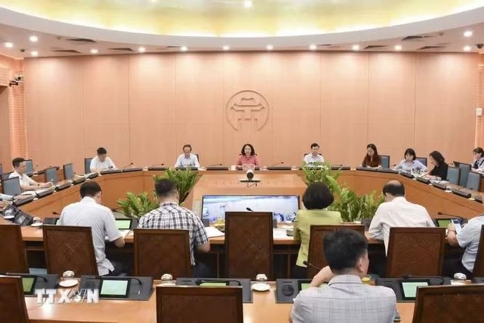 Phó Chủ tịch Ủy ban Nhân dân thành phố Hà Nội Vũ Thu Hà, Trưởng Ban chỉ đạo thi, tuyển sinh thành phố năm học 2026-2027 chủ trì hội nghị họp rà soát công tác chuẩn bị trước kỳ thi. (Ảnh: Nguyễn Cúc/TTXVN)