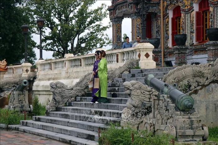 Điện Kiến Trung là điểm đến hấp dẫn du khách khi khám phá Hoàng cung Huế. Ảnh: Đỗ Trưởng/TTXVN
