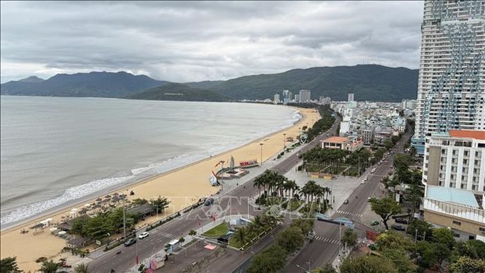 Bãi biển trung tâm thành phố Quy Nhơn. Ảnh: Ngọc Bích/TTXVN