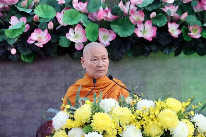 Trưởng lão Hòa thượng Thích Viên Minh, Phó Pháp chủ Giáo hội Phật giáo Việt Nam tuyên độc Thông điệp Đại lễ Phật đản Phật lịch 2570 của Đại lão Hòa thượng Thích Trí Quảng, Pháp chủ Giáo hội Phật giáo Việt Nam.