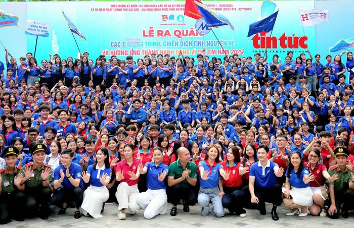 Các thanh niên, sinh viên tình nguyện tại Lễ ra quân các chiến dịch tình nguyện hè năm 2026 tại TP Hồ Chí Minh.