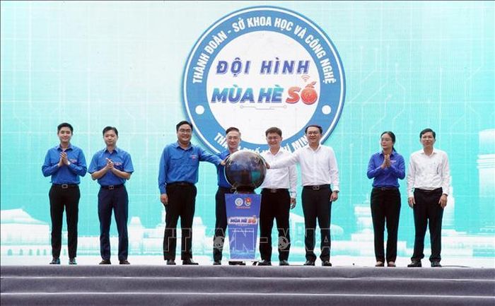 Nghi thức phát động đội hình “Mùa hè số” 2026 trong khuôn khổ Lễ ra quân các chương trình, chiến dịch tình nguyện hè và hưởng ứng Tháng hành động vì trẻ em năm 2026.