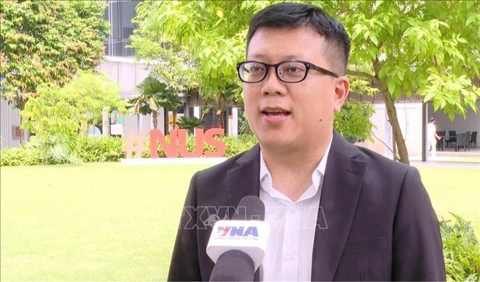 PGS.TS Lưu Anh Tuấn, Khoa Khoa học máy tính và dữ liệu - Đại học Công nghệ Nam Dương Singapore (NTU), trả lời phỏng vấn phóng viên TTXVN.