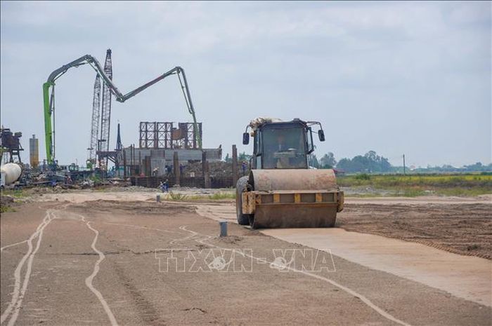 Do thiếu vật liệu san lấp (cát, đá), nhiều gói thầu của dự án cao tốc Châu Đốc - Cần Thơ - Sóc Trăng đoạn qua thành phố Cần Thơ phải thi công cầm chừng.