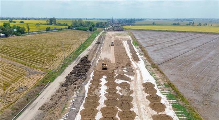 Dự án thành phần 2 tuyến cao tốc Châu Đốc - Cần Thơ - Sóc Trăng đoạn qua Cần Thơ đang thiếu vật liệu san lấp.