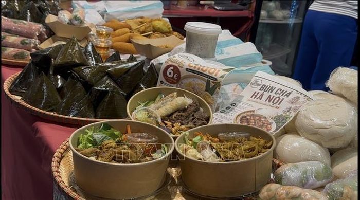 Ẩm thực Việt Nam tại Festival.