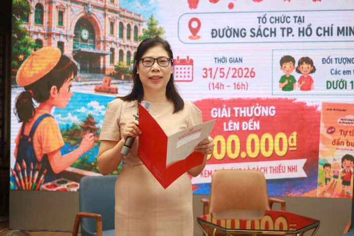Tiến sĩ Nguyễn Thị Quỳnh Nga, Giám đốc Chi nhánh Nhà xuất bản Chính trị quốc gia Sự thật tại TP Hồ Chí Minh, phát biểu tại chương trình.