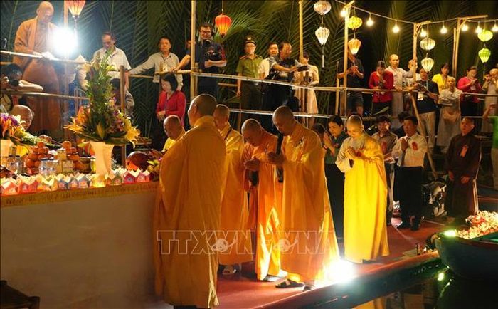 Lễ cầu an tại chương trình.