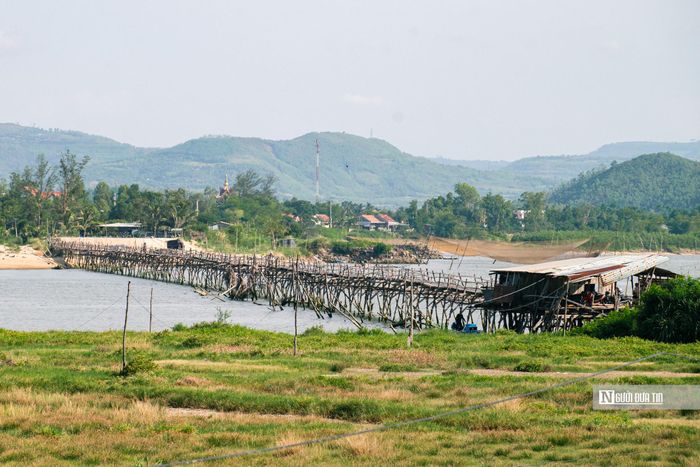 Nằm bắc qua sông Bình Bá, công trình này nối liền địa phận hai xã Tuy An Đông và Xuân Đài, Đắk Lắk.