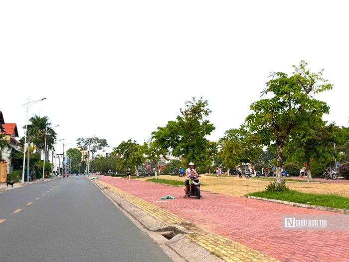 Tại khu vực phường Lái Thiêu, tuyến đường đoạn từ đường Châu Văn Tiếp đến cầu Bình Nhâm 2, đã được đầu tư. Tuyến đường rộng khoảng 10 m, có vỉa hè hai bên cùng công viên ven sông phục vụ nhu cầu vui chơi, thư giãn của người dân địa phương.